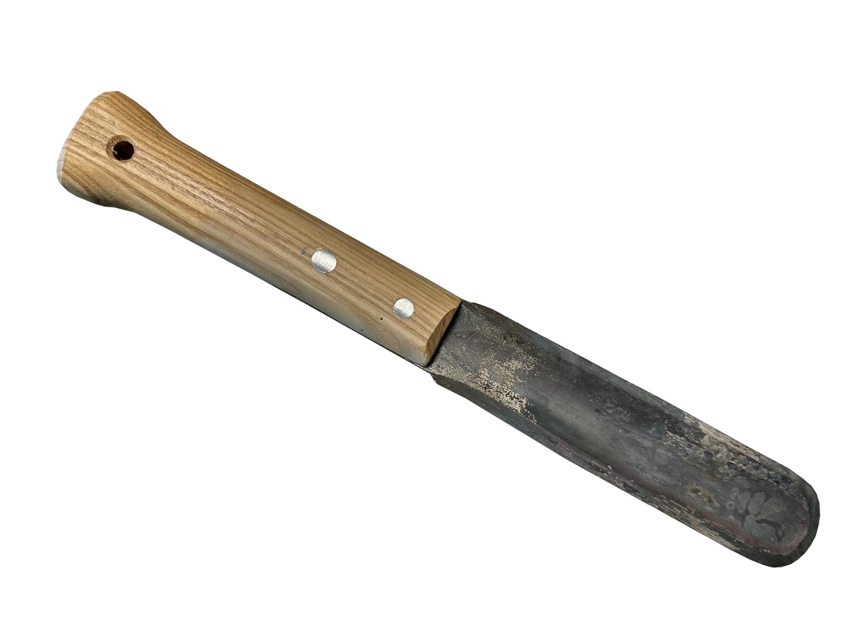 Hori Hori trowel with oval handgrip